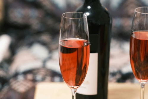 超市里的酒吧 低价自选新零售酒类经营模式走红